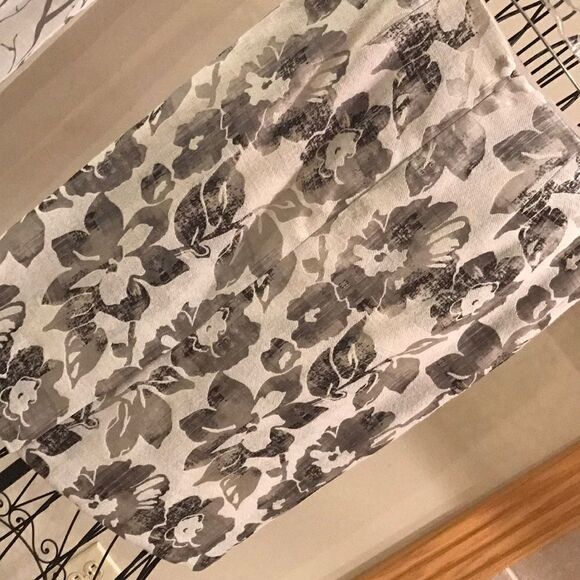 Worth Grey & Silver Floral Print Pencil Skirt - 4 - Picture 4 of 8